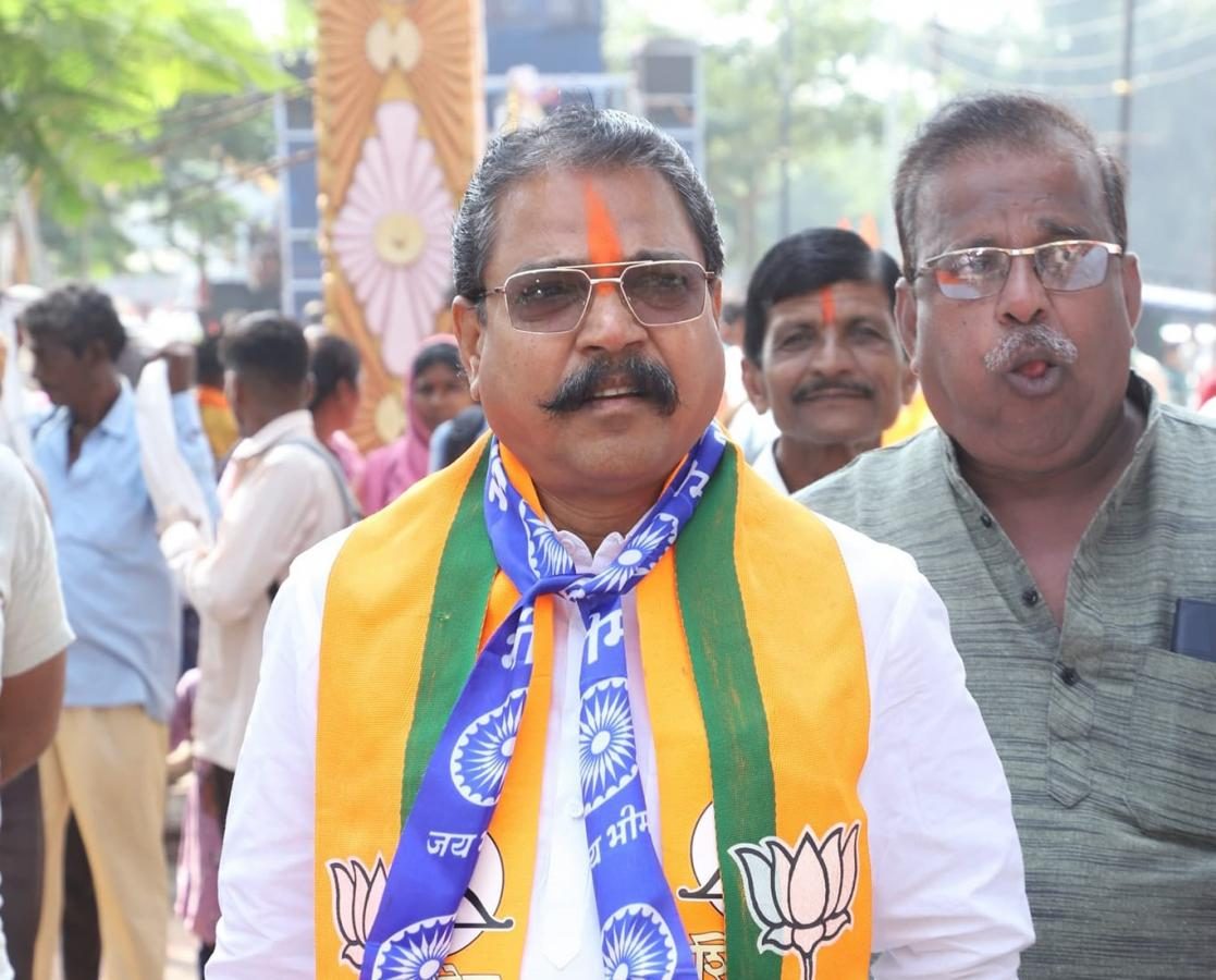 Aamshya Phulji Padavi addressing citizens of Akkalkuwa